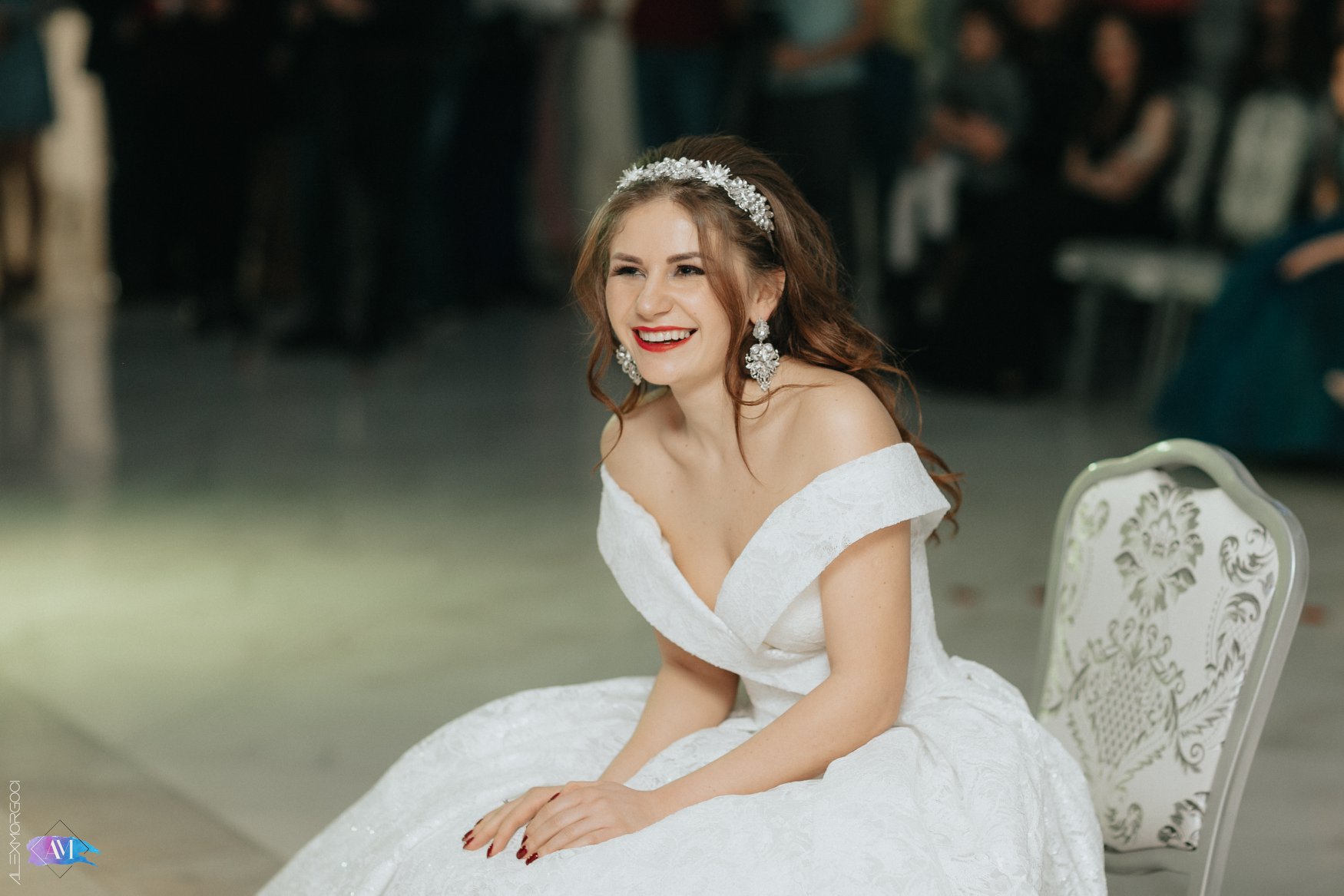 Tatiana Spînu a realizat cununia civilă în cadrul spectaculosului “Bal de Gheață” | Imagini cu interpreta în rochie de mireasă!