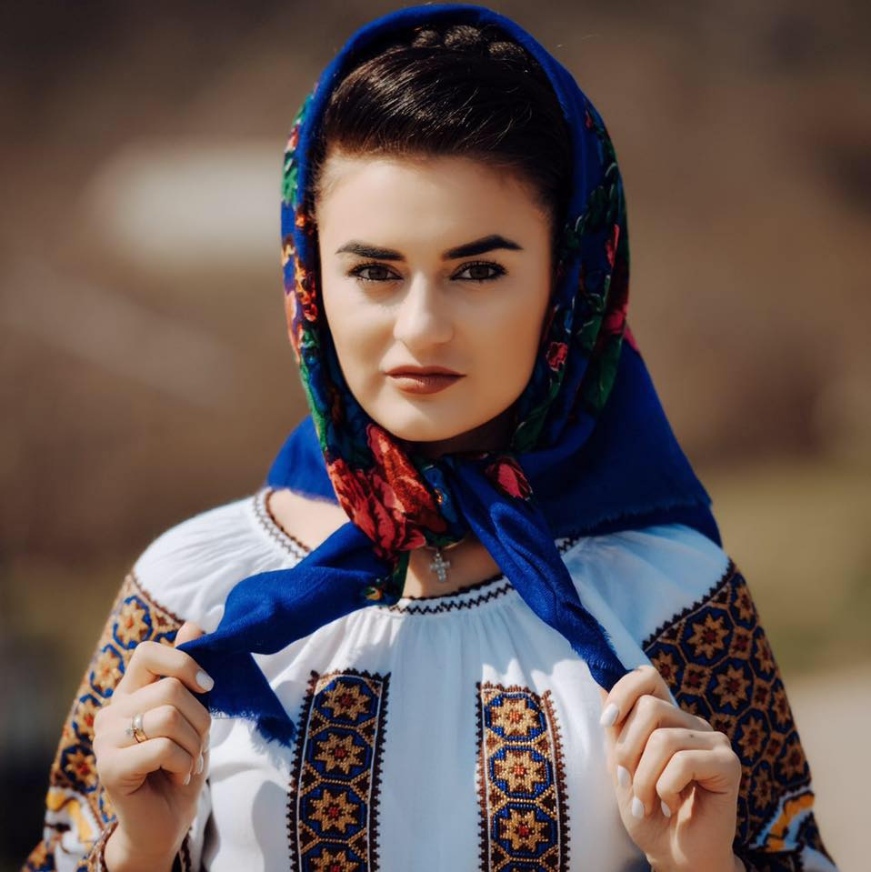 Mihaela Tabură a realizat  o cântare executată în Bisericile Ortodoxe, cu prilejul Sărbătorilor Pascale “A bătut la ușa ta cineva..”| VIDEO