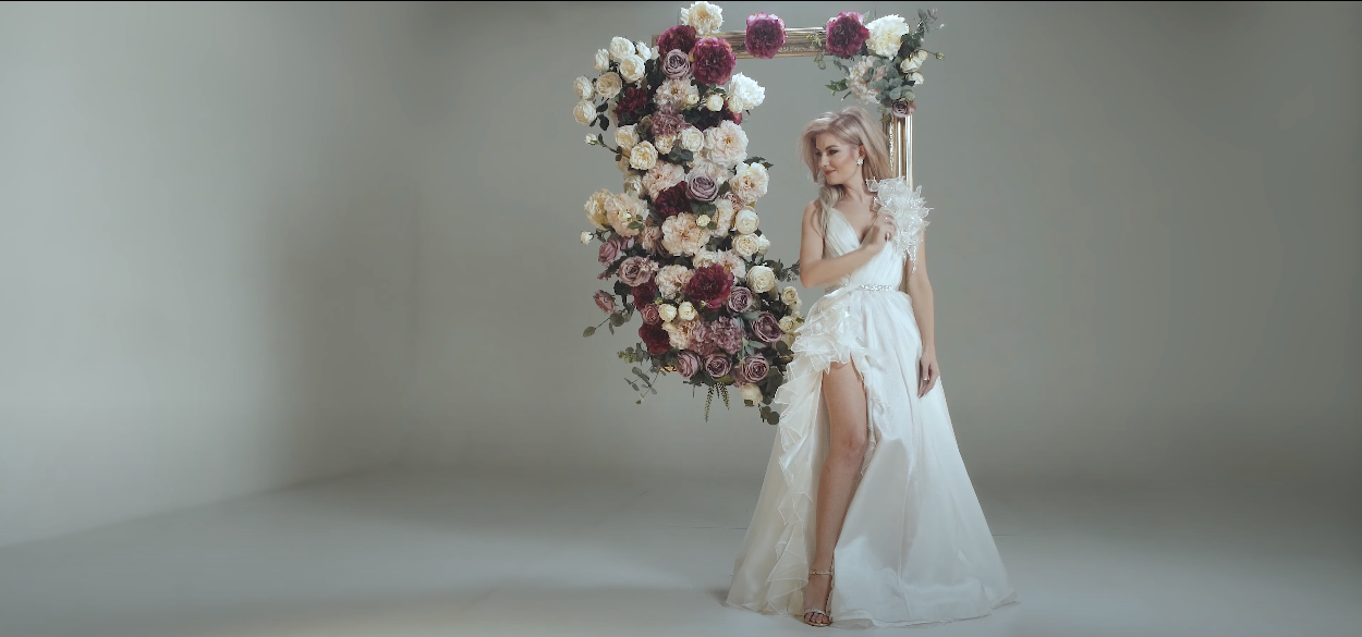 Mariana Mihăilă a lansat un nou produs muzical “Florile și Dragostea” (VIDEO)