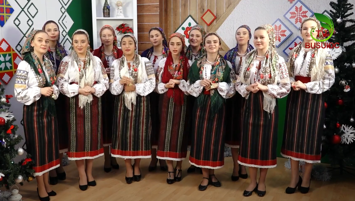 „𝗩𝗘𝗗𝗘𝗧𝗘 𝗙Ă𝗥Ă 𝗦𝗘𝗖𝗥𝗘𝗧𝗘”- Ne colindă Ansamblul Etnofolcloric „Ciucurel”, de la Colegiul ”Mondostud-Art”